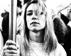 H Kim Gordon ζωντανά στην Τεχνόπολη!