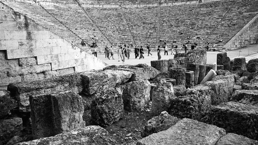 Αφιέρωμα στον Λευτέρη Βογιατζή | Προβολή της παράστασης «Αντιγόνη»