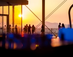 Sunset DJ Sets στη βεράντα του Φάρου