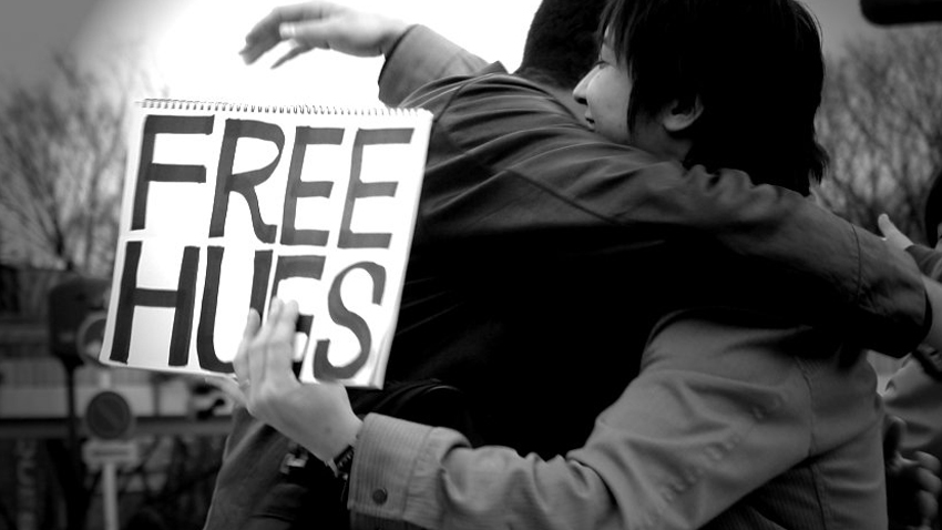 Free hugs λοιπόν