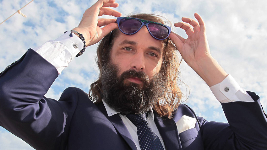 Ο Sebastien Tellier στην Αθηναϊκή ριβιέρα!