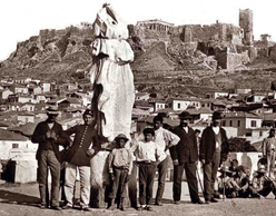 Άνθρωποι στα υπέροχα ερείπια των Αθηνών